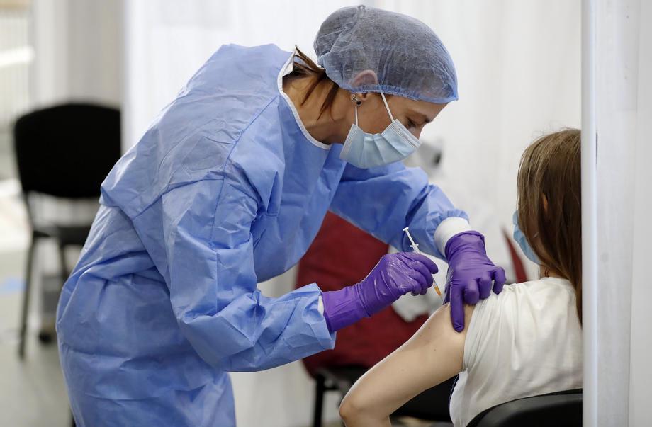 Obvezno cepljenje je v EU-ju doslej sprejela samo Avstrija. Foto: EPA
