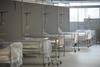 Bolnišnice povečujejo kapacitete za covidne bolnike