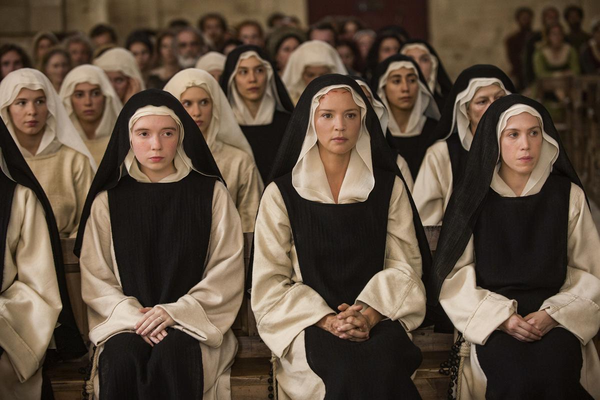 Njihova vera nune uči, da se bodo skozi trpljenje približale Jezusu. Manj napotkov je v zvezi s tem, kako naj razumejo telesni užitek. Foto: Fivia