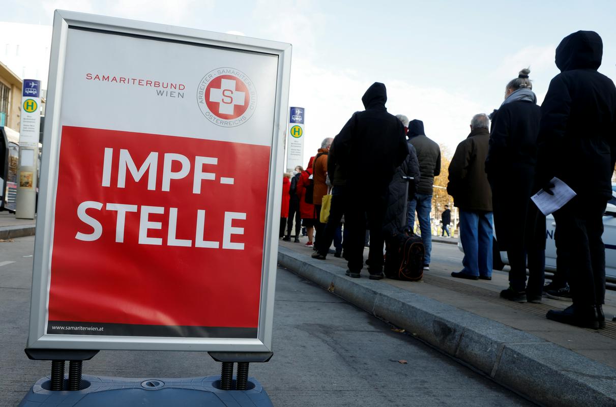 V Avstriji je polno cepljenih 64,8 odstotka prebivalcev. Foto: Reuters