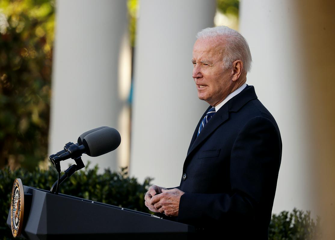 Na odločitev porote se je že odzval tudi predsednik Joe Biden. Dejal je, da jo je treba spoštovati. Lani je Biden Rittenhousovo dejanje sicer primerjal z dejanji rasistov in milic. Foto: Reuters