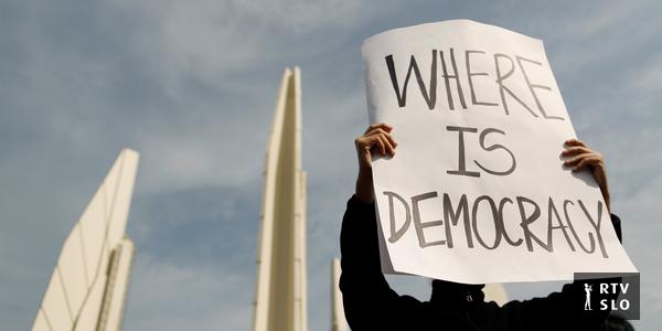 “A crise da saúde logo se tornou uma crise da democracia”