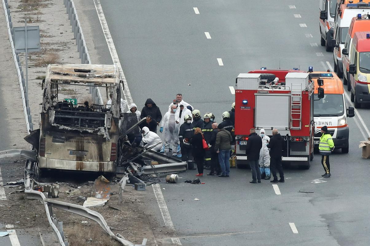 Ostanki avtobusa po hudi nesreči. Foto: Reuters