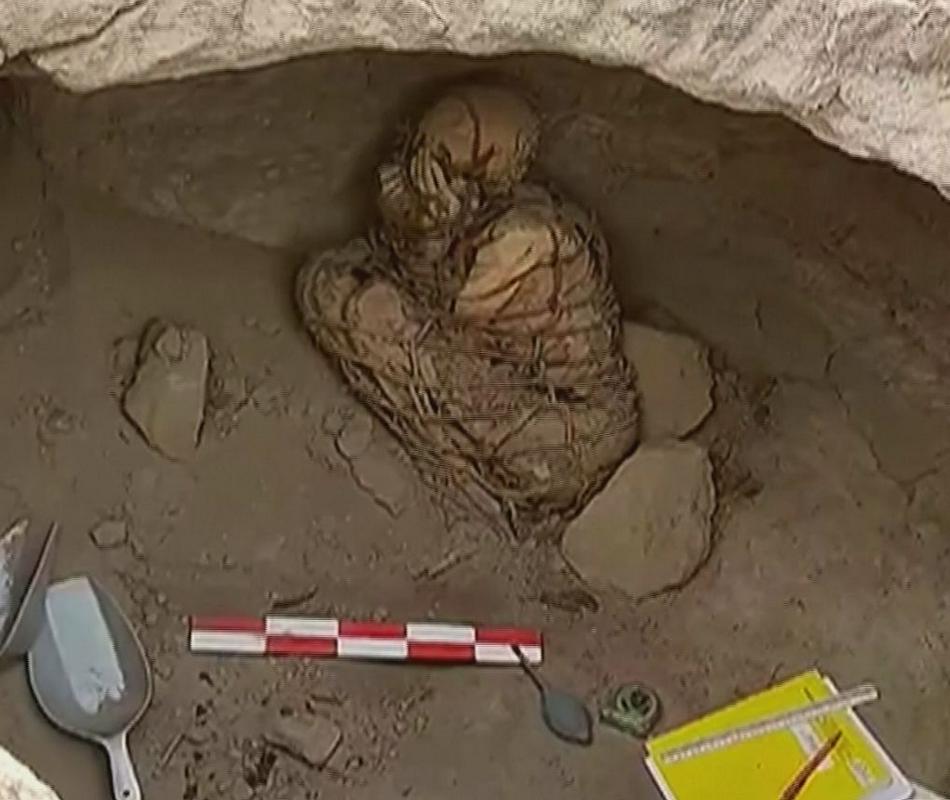 Do mumije so se dokopali v podzemni grobnici na obrobju Lime. Foto: Zajem zaslona/Reuters