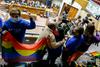 Parlament v Čilu potrdil zakon o zakonskih zvezah istospolnih parov