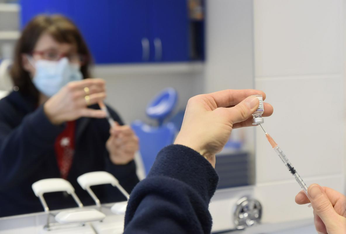 Cepljenje proti covidu-19 bo najverjetneje kot proti gripi zgolj priporočeno. Foto: BoBo