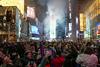 15.000 tisoč ljudi na Times Squaru proslavilo skok v novo leto