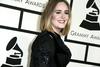 Adele v le šestih tednih skočila na vrh najbolje prodajanih albumov leta