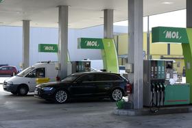 Evropska komisija preiskuje Molov prevzem mreže bencinskih servisov OMV Slovenija