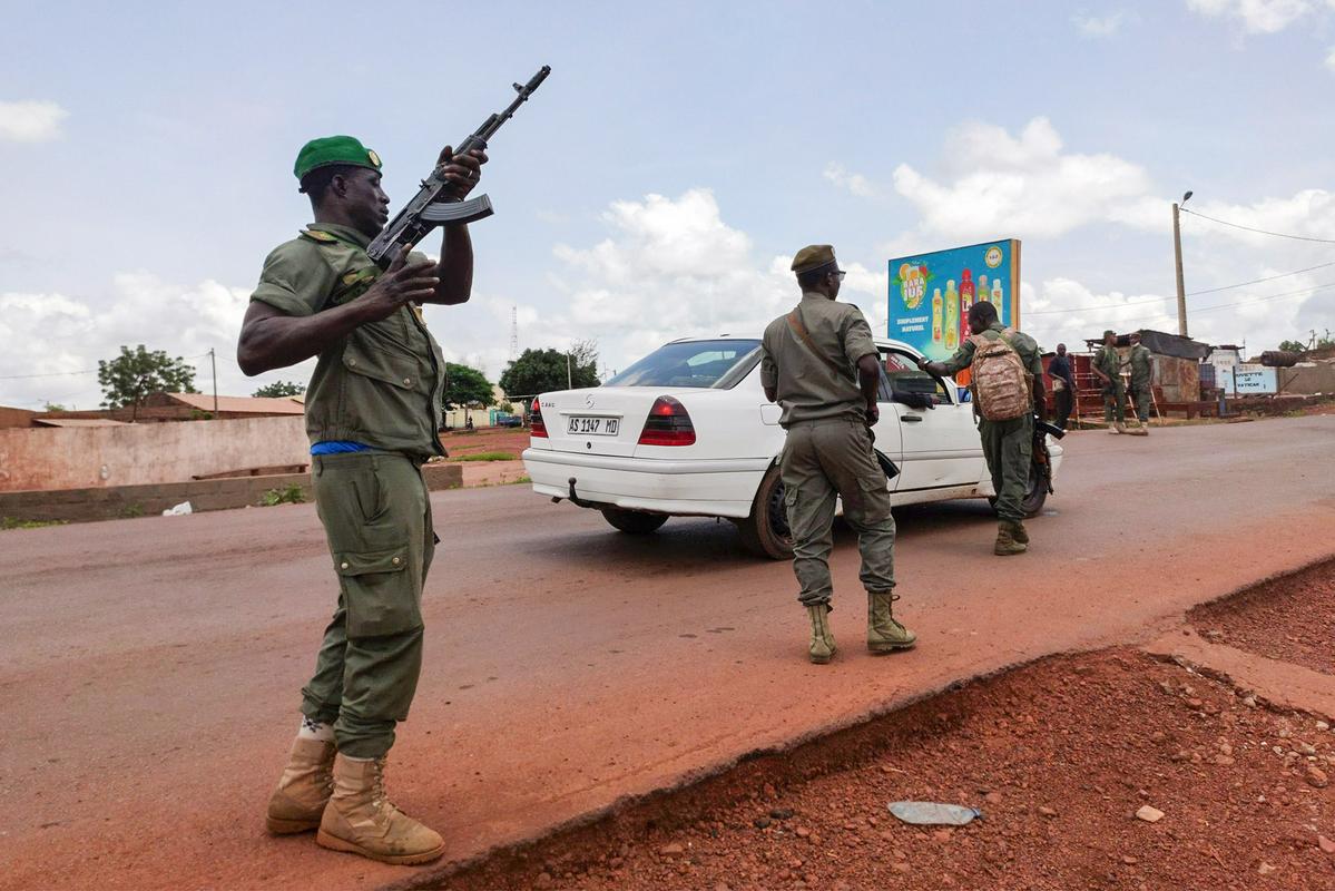Mali je včasih veljal za eno najstabilnejših afriških držav, zadnje desetletje pa je bil priča že trem vojaškim udarom. Foto: AP