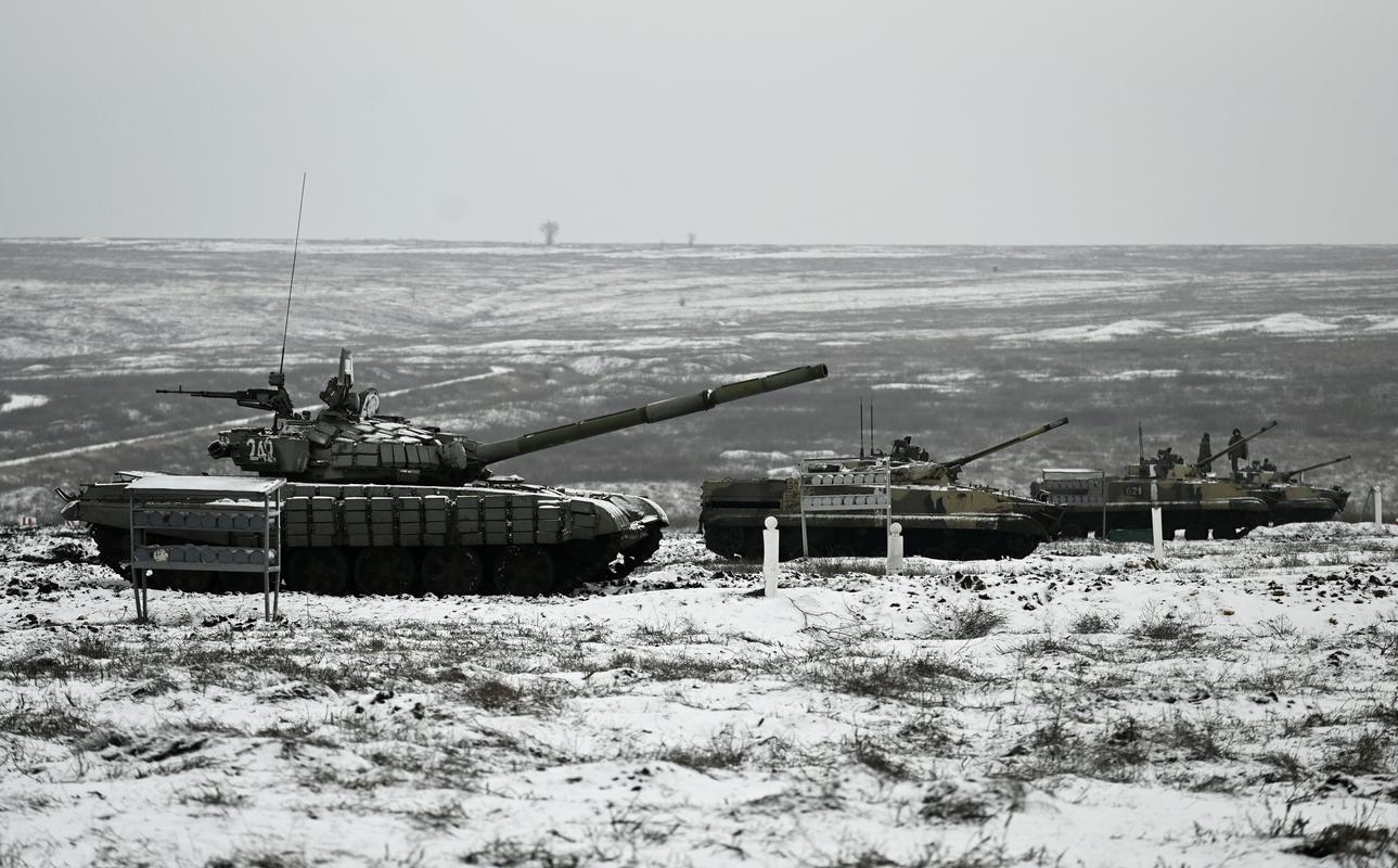 Nato se sprašuje, kakšen je namen ruskih vojaških vaj ob meji z Ukrajino. Foto: Reuters