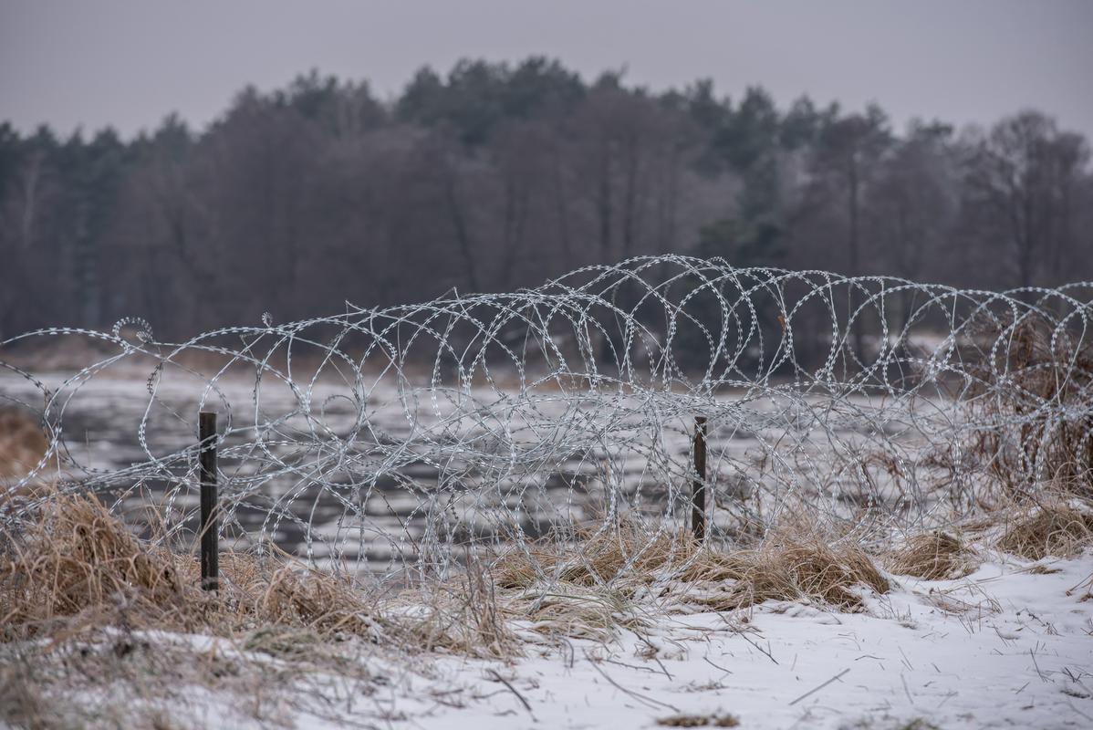 Tudi Litva je, tako kot Poljska, na mejo z Belorusijo postavila ograjo. Foto: EPA