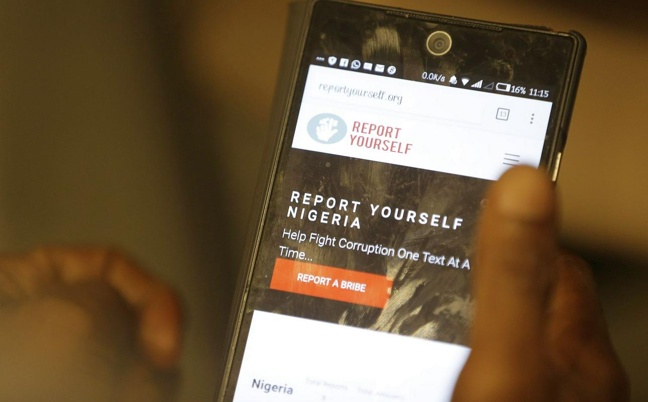 Spletna aplikacija za vsakodnevno prijavljanje korupcije v Nigeriji, ki jo je zagnala ob pomoči ZDA. Foto: AP