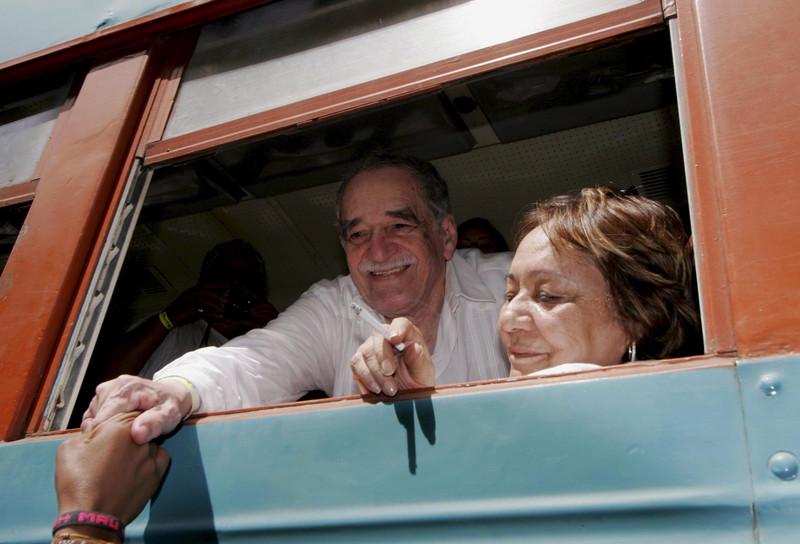 Marquez z ženo Mercedes Barcha na posnetku iz leta 2007. Foto: EPA
