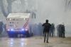 Množični protesti v Bruslju: policija proti protestnikom uporabila vodni top in solzivec