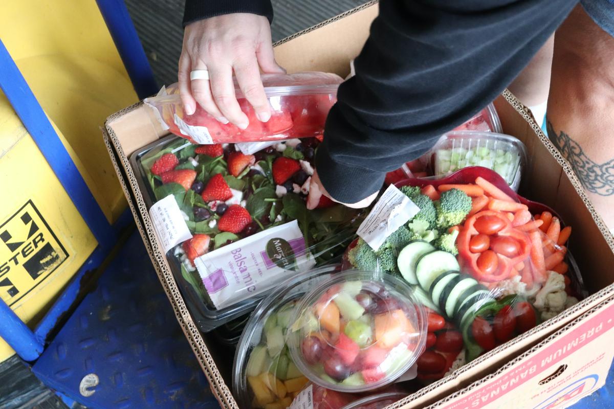 V sklopu programa Fresh Rescue Program presežno hrano donira 75 trgovin na območju San Diega. Pričakujejo, da se jim bodo zaradi nove zakonodaje pridružile še številne druge. Foto: San Diego Food Bank/Stephanie Bunce