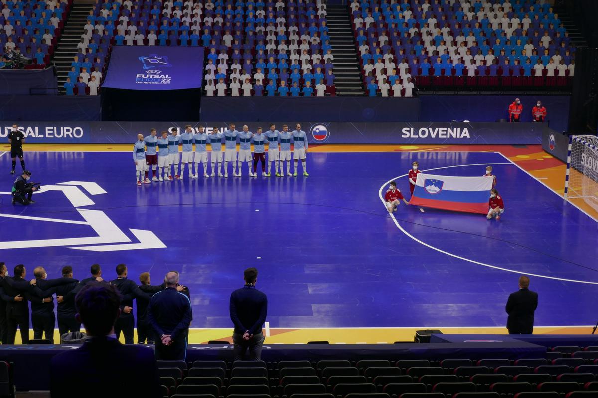Slovenija si je v ponedeljek na Nizozemskem priigrala še drugi remi. Po 4:4 prejšnji četrtek s Kazahstanom je v drugem krogu z Italijo igrala 2:2. Foto: Sandi Škvarč