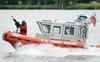 Ameriška obalna straža po nesreči čolna na poti od Bahamov do Floride išče 39 ljudi 