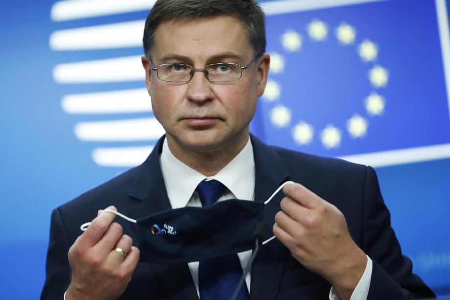 Dombrovskis je dejal, da se je Evropska unija odzvala hitro in enotno. Foto: EPA