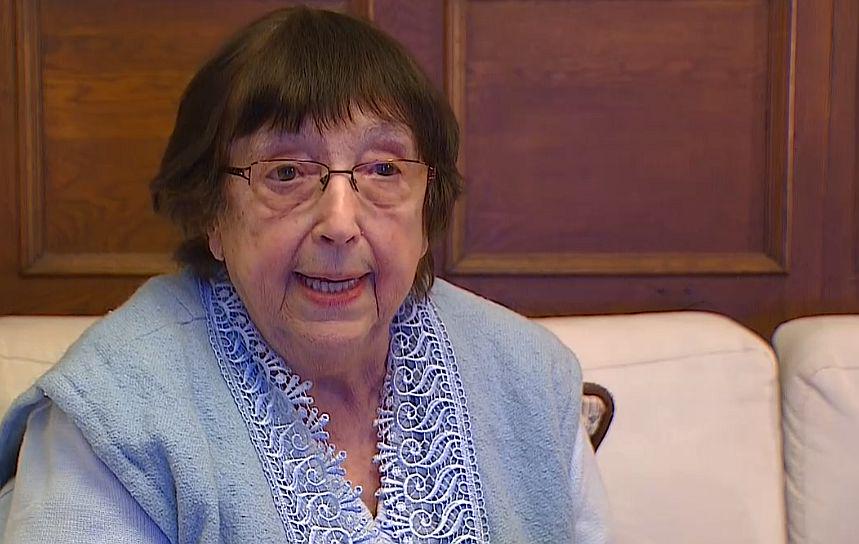 Upokojena zdravnica Anica Mikuš Kos je delila svojo izkušnjo – tudi sama je namreč pri 86 letih ostala brez osebnega zdravnika. Foto: MMC RTV SLO