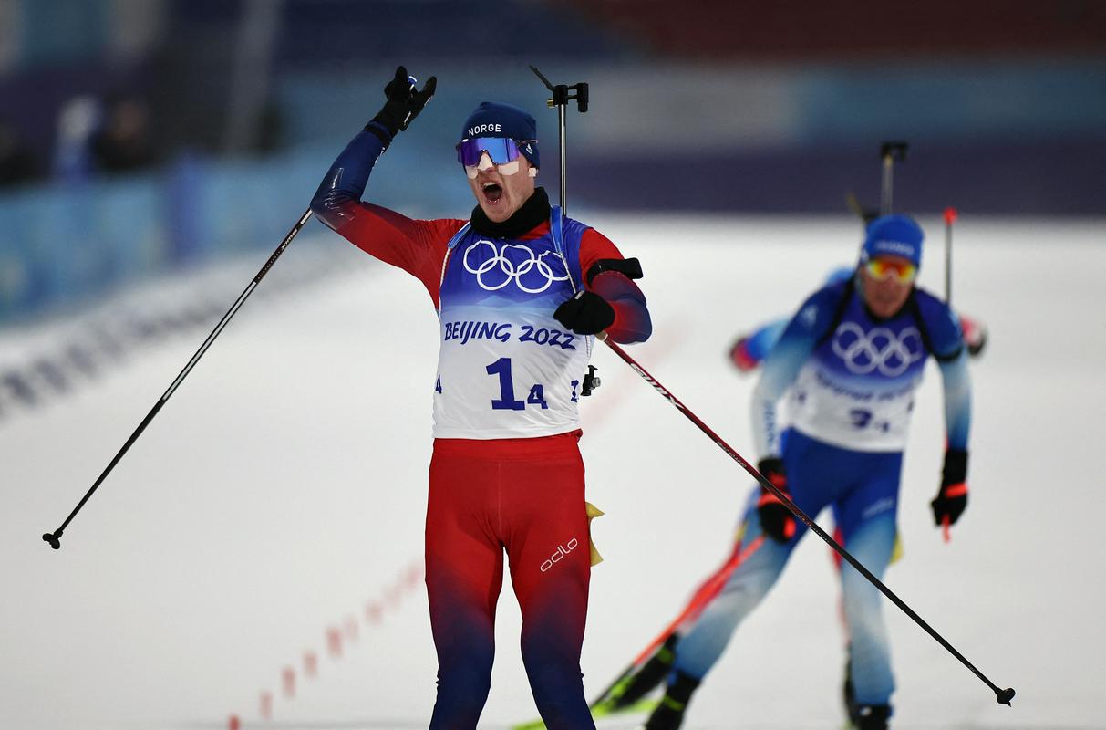 Eden najboljših biatloncev v zgodovini Johannes Thingnes Bø je četrto predajo začel na 5. mestu in z zaostankom 22 sekund, kljub trem popravam pa pritekel Norveški zlato medaljo. Foto: Reuters