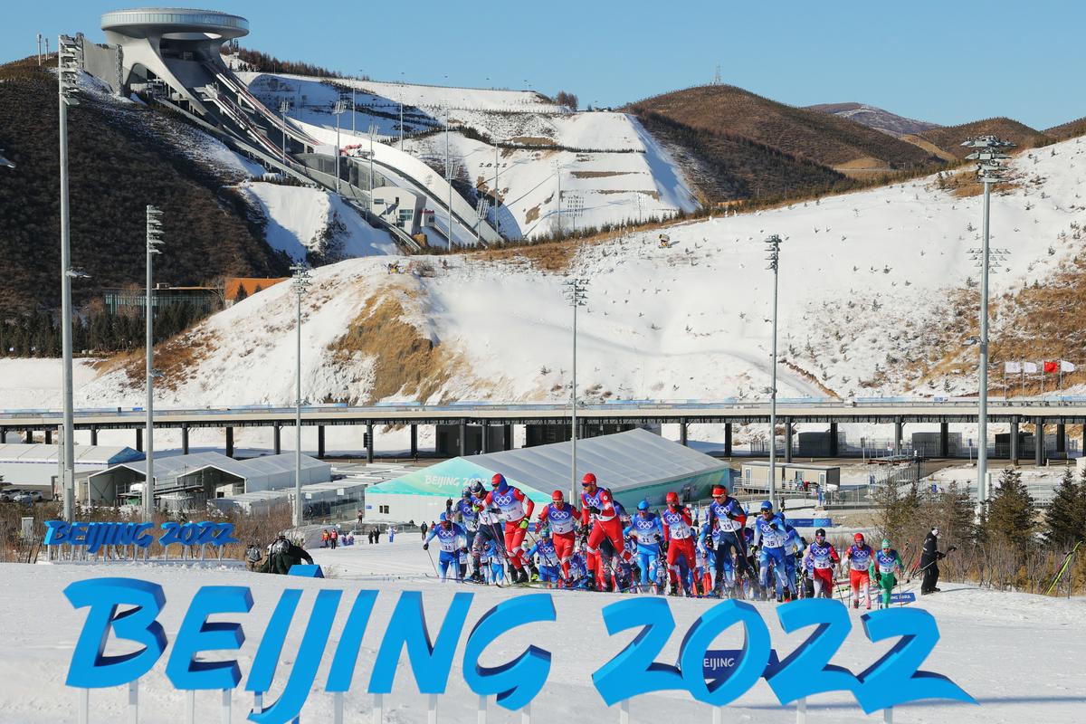 Prizorišča v nacionalnem tekaškem središču v Džangdžjakovu z visoko nadmorsko višino in mrazom ter umetnim snegom prinašajo zahtevne razmere za smučarske tekače. Foto: Reuters