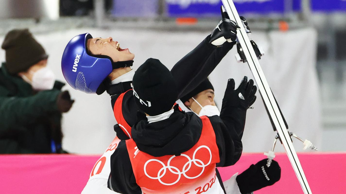 Veliko veselje Rjojuja Kobajašija, ki je na olimpijskem vrhu nasledil Nemca Andreasa Wellingerja. Foto: Reuters