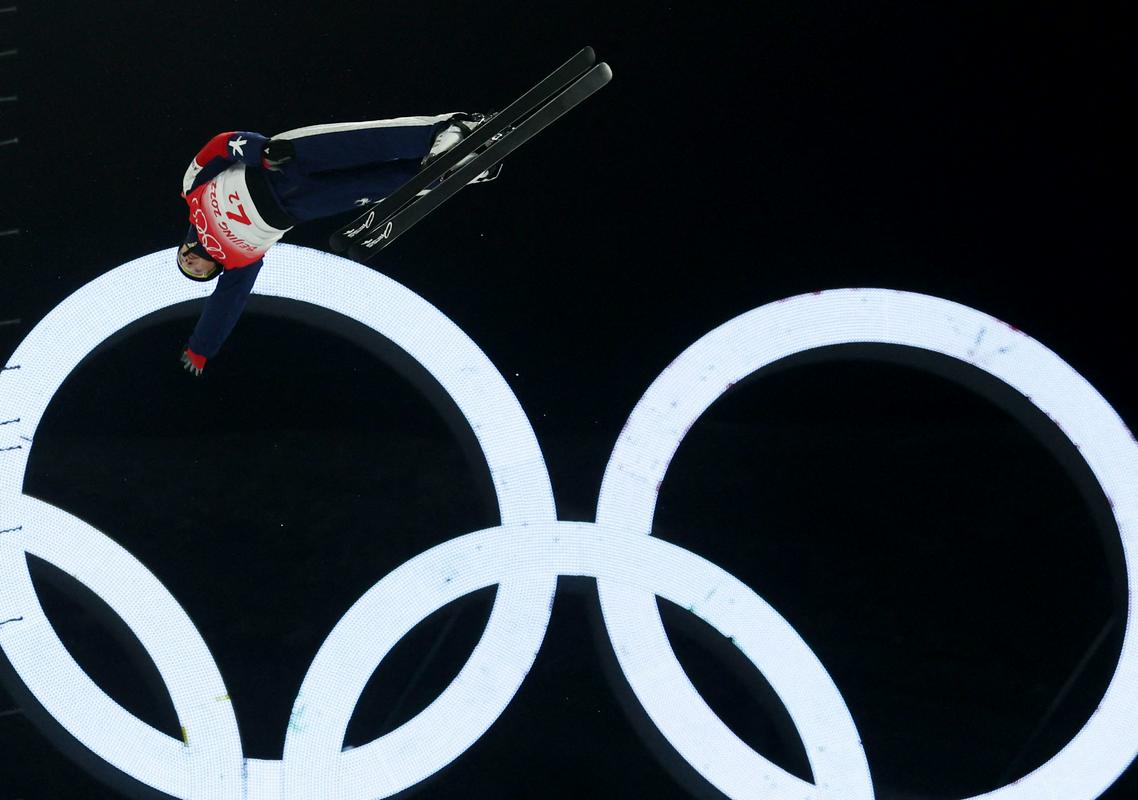 Christopher Lilles je prikazal daleč najboljši skok na mešani ekipni tekmi v akrobatskih skokih. Foto: Reuters