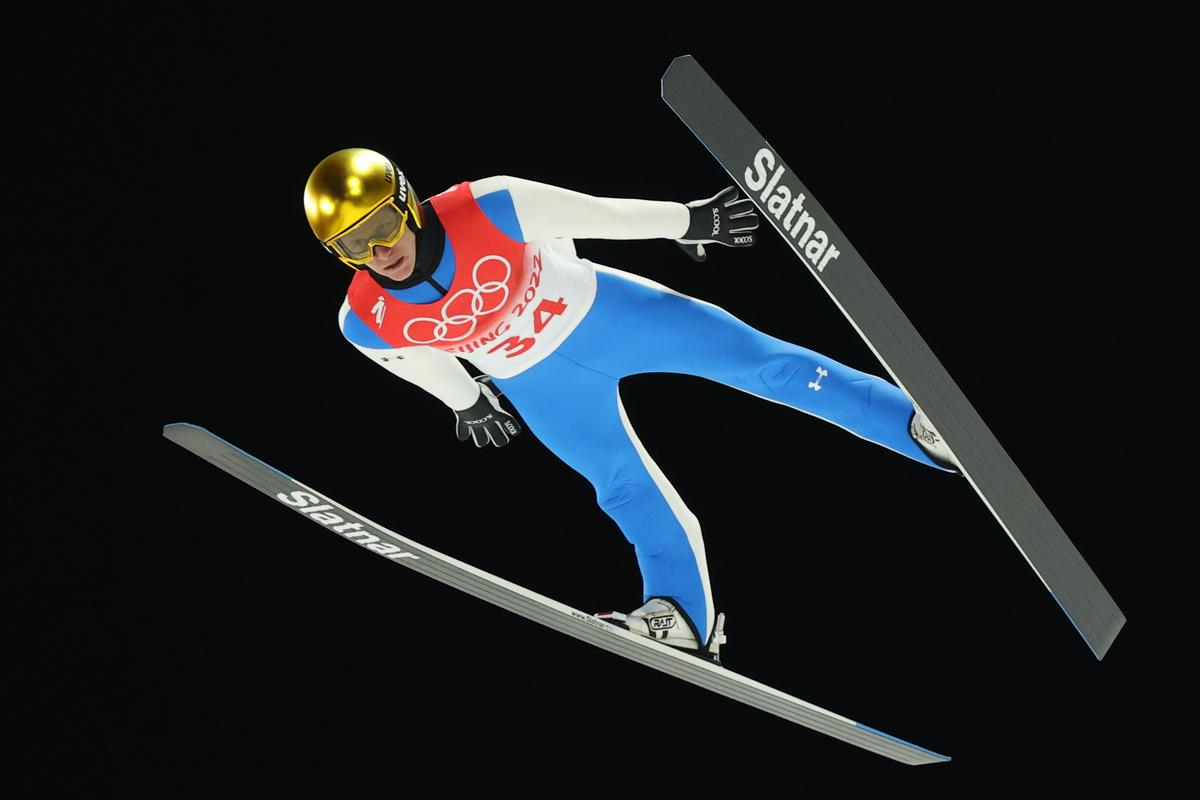 Peter Prevc bo imel v ponedeljek priložnost, da osvoji še četrto olimpijsko medaljo. Foto: EPA