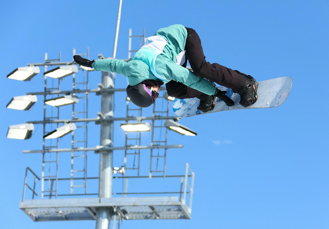 Urška Pribošič med prvim skokom. Foto: Reuters