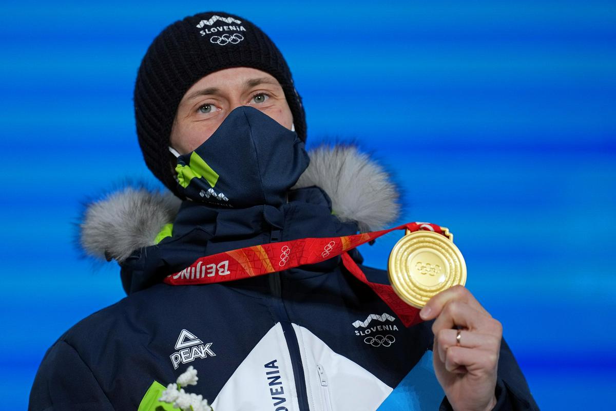 Peter Prevc je v karieri že dobil zlato snežinko, zlatega orla in veliki kristalni globus, zdaj ima v lasti tudi olimpijsko zlato. Foto: www.alesfevzer.com