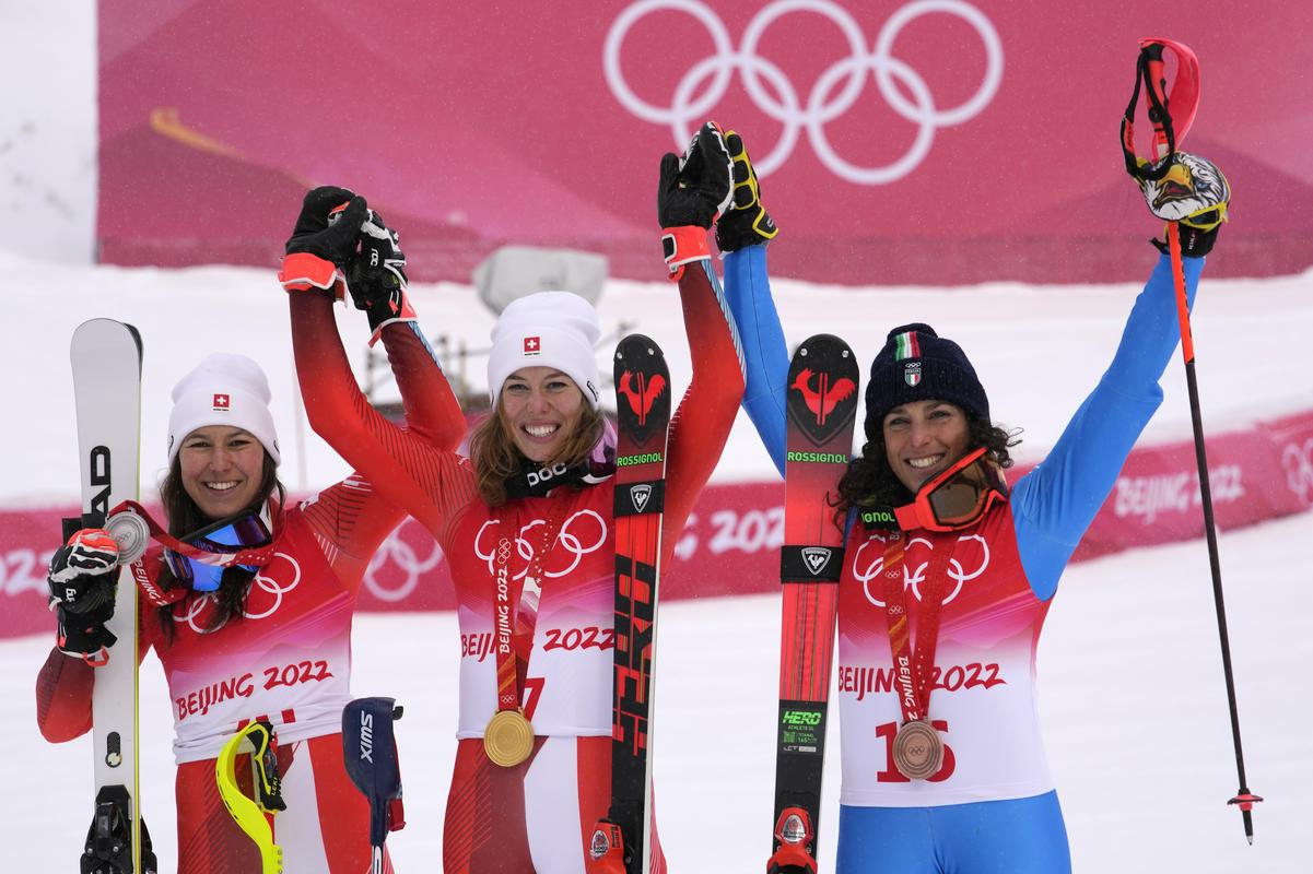 Michelle Gisin, Wendy Holdener in Federica Brignone so na stopničkah končale zadnjo posamično preizkušnjo v alpskem smučanju 24. zimskih olimpijskih iger. Foto: AP