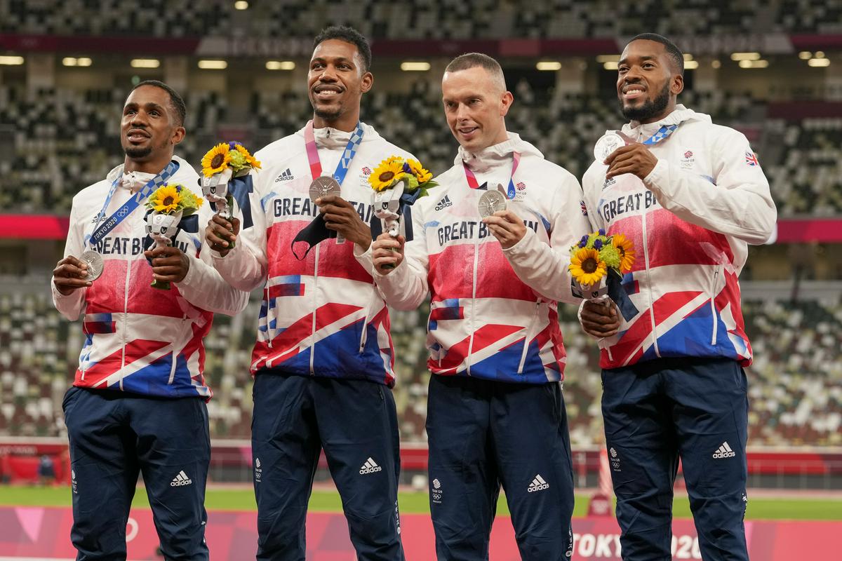 Chijindu Utah (skrajno levo) je bil v Tokiu ujet pri dopingu, zdaj pa je CAS potrdil njegovo krivdo in s tem je britanska štafeta ostala brez srebrne medalje iz Tokia. Foto: Reuters