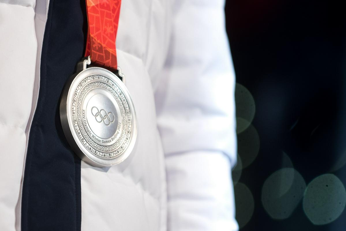 Medalja s srebrnim leskom. Foto: www.alesfevzer.com