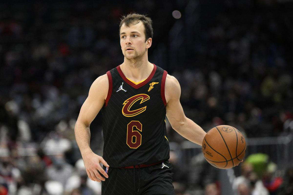 Kevin Pangos, who has Slovenian roots, played for Cleveland last season.  Photo: AP