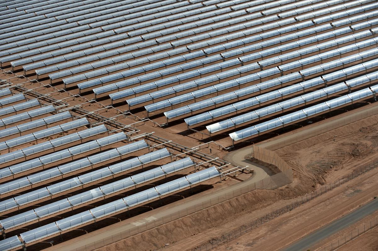 Ouarzazate v Maroku je s 510 MW moči največja koncentrirana sončna toplotna elektrarna na svetu in Foto: EPA