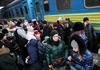 Boj za mesta na vlakih na ukrajinskih železniških postajah