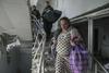 Ukrajinka, ki so jo obtoževali, da ni noseča, rodila le dan po ruskem bombardiranju porodnišnice