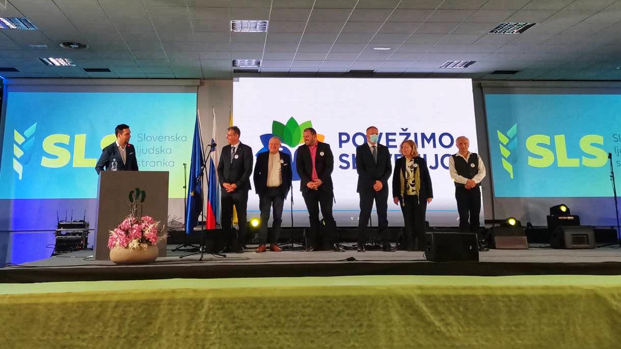 Na kandidatni listi za volitve so predsedniki vseh petih strank in tudi koordinatorica gibanja Nada Pavšer. Foto: Twitter/Povežimo Slovenijo
