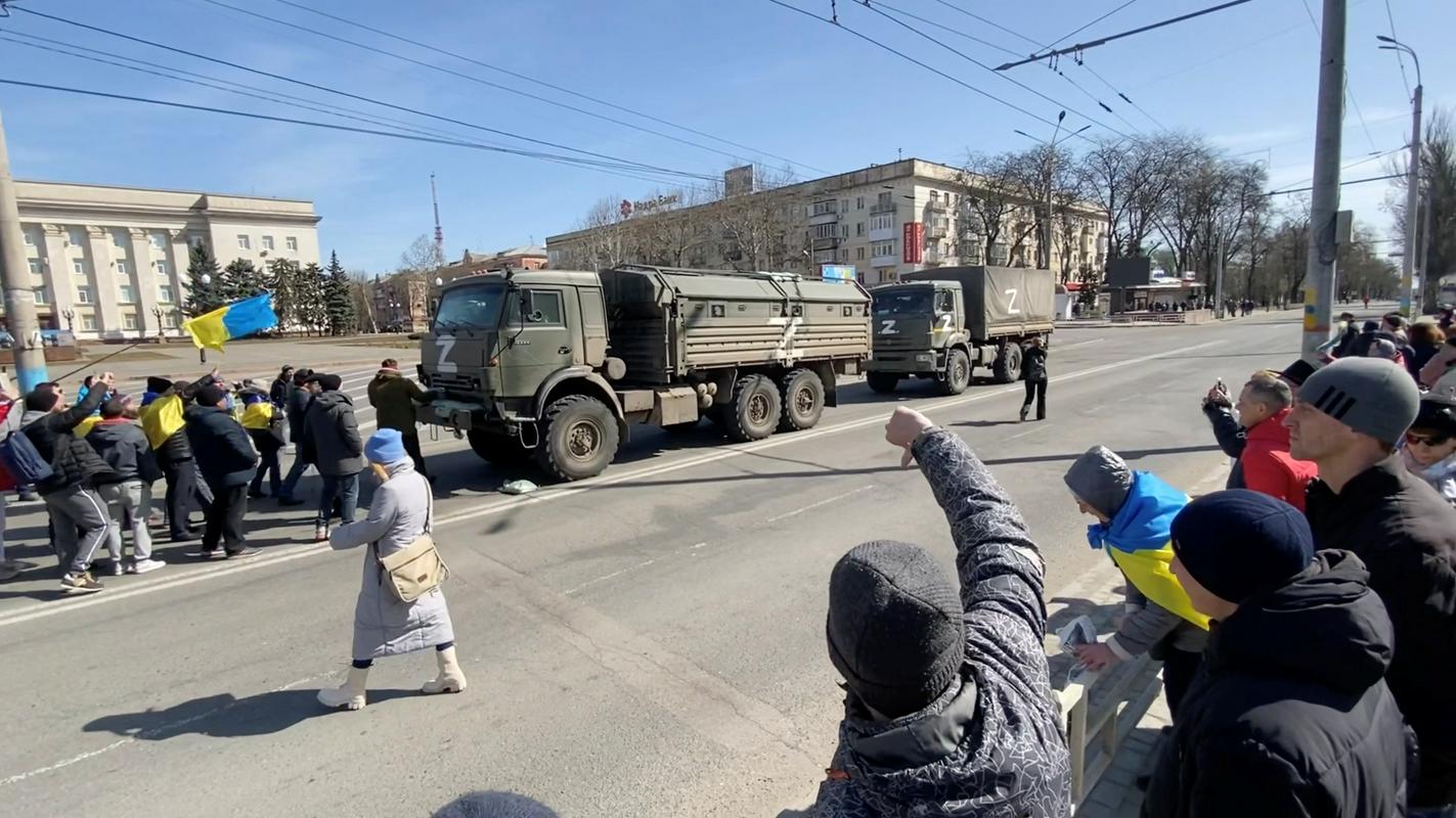 Prebivalci Hersona so večkrat protestirali proti ruski vojski. Foto: Reuters