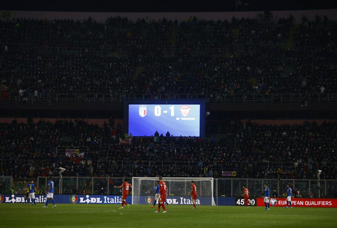 Um resultado que os italianos tentarão esquecer o mais rápido possível.  Foto: Reuters