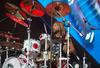 Foo Fighters po smrti bobnarja odpovedali svetovno turnejo 