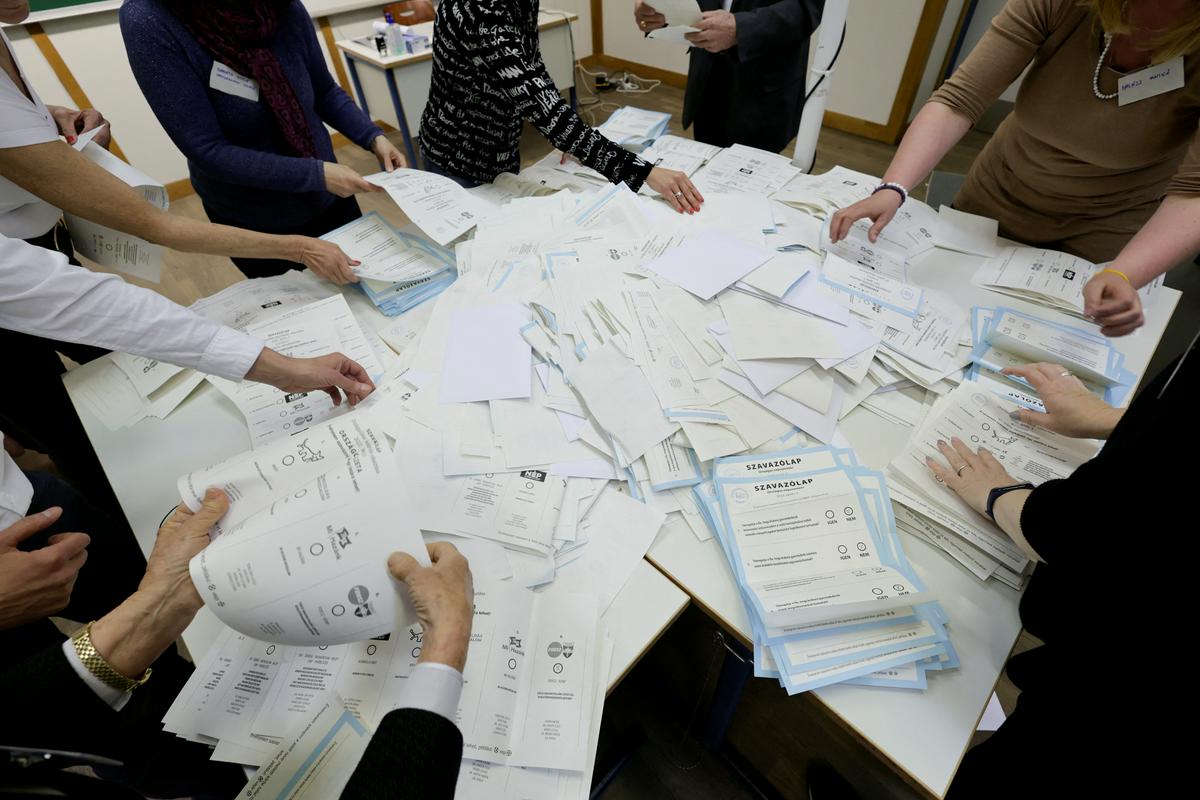 Takoj po zaključku glasovanja se je začelo preštevanje glasov. Foto: Reuters