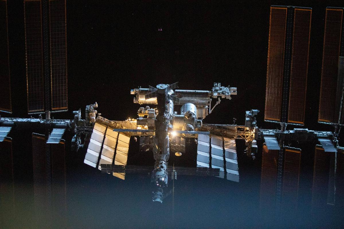 Mednarodna vesoljska postaja novembra lani. Foto: Nasa/Johnson
