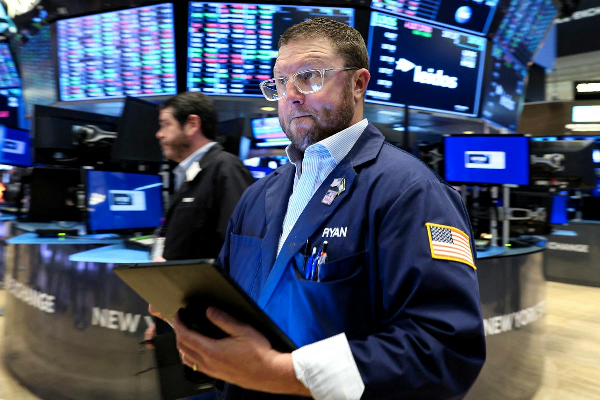 Dow Jones je torkovo trgovanje končal pri 34.911 točkah oziroma za 1,5 odstotka v plusu, medtem ko je tehnološki Nasdaq (13.576 točk) pridobil 1,83 odstotka. Foto: Reuters
