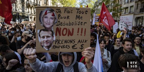 Manifestations contre Marine Le Pen à Paris, Macron tente de gagner les électeurs à Marseille