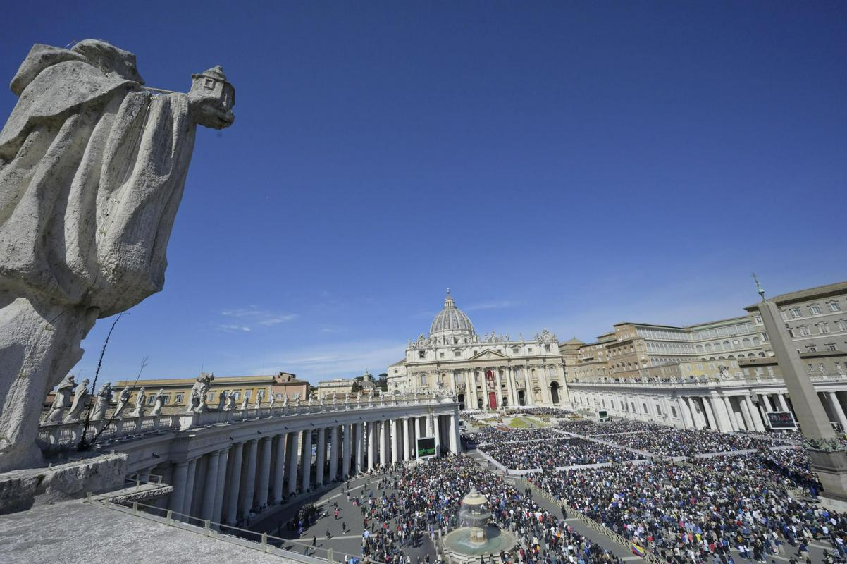 Čeprav so obtožbe o domnevnih spolnih zlorabah zastarale, za Rupnika sankcije Vatikana – prepoved poslušanja spovedi, prepoved duhovnega vodenja in duhovnih vaj – ostajajo v veljavi. Foto: Reuters