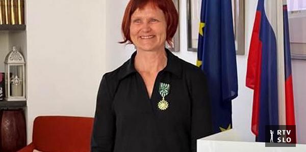Officier français de décoration de l’Ordre des Arts et des Lettres pour la traductrice Suzano Koncut