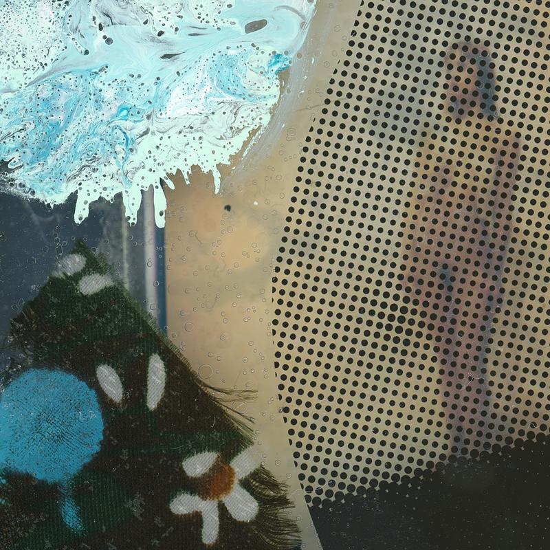 Blaž Rojs, Beginning, 2022, polaroid, pleksi steklo, tekstil, akrilna barva, 14,5 x 12,8 x 3,4 cm. Foto: Galerija Fotografija