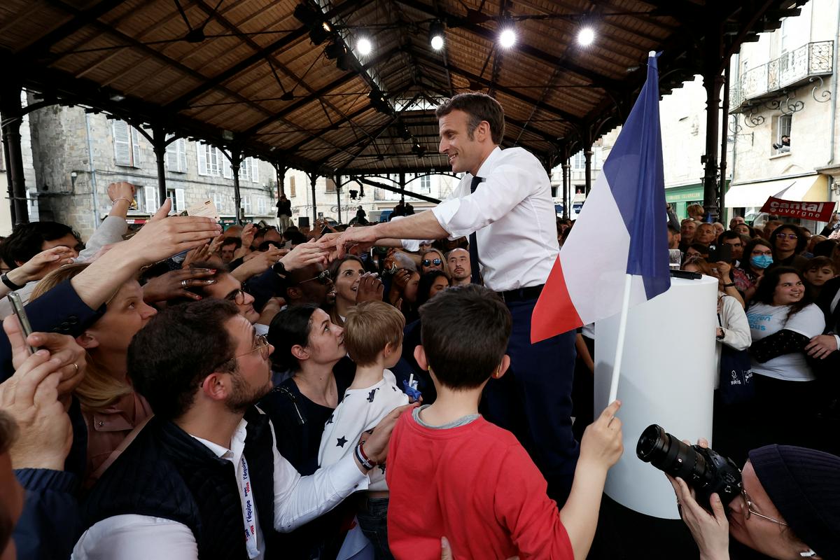Emmanuelu Macronu so volivci zaupali še en in torej zadnji predsedniški mandat. Foto: Reuters